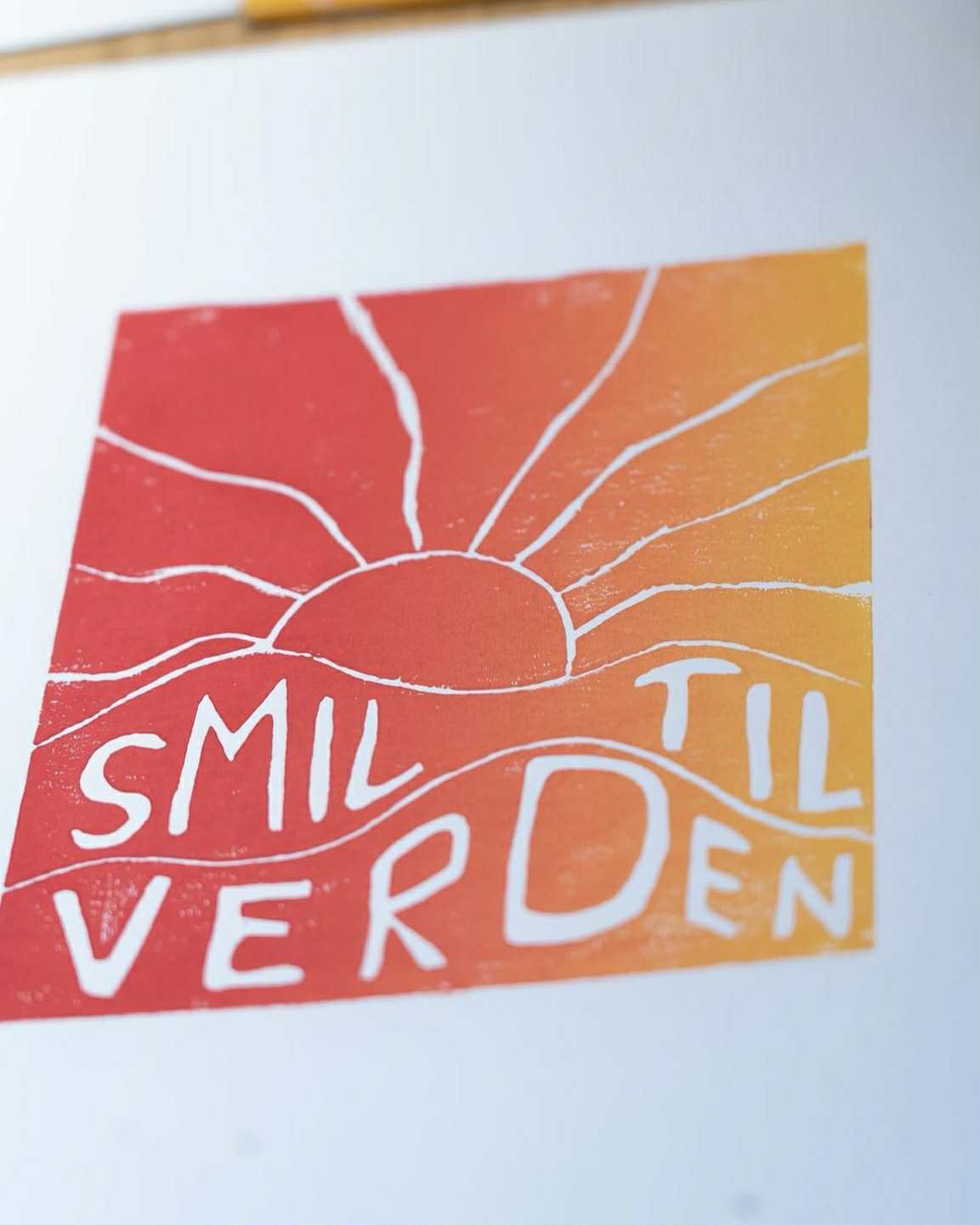 Smil til verden linoleumstryk