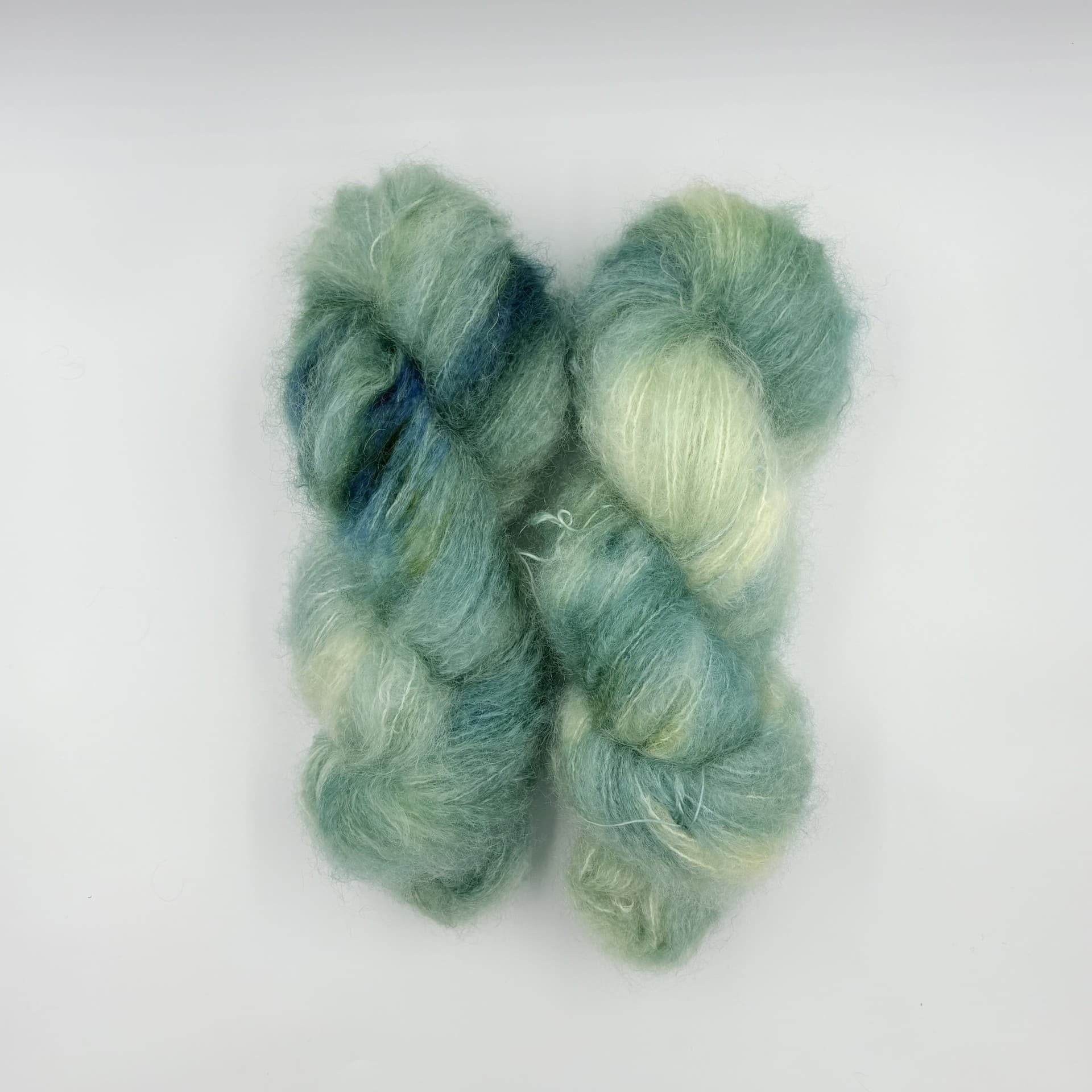 Lammeøre - Tyk Mohair, håndfarvet garn til salg